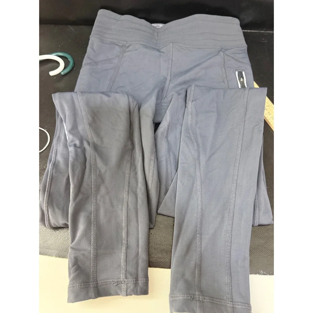 Lululemon Athletica Gray Athletic Leggings with Side Zipper Pocket Size 2‎